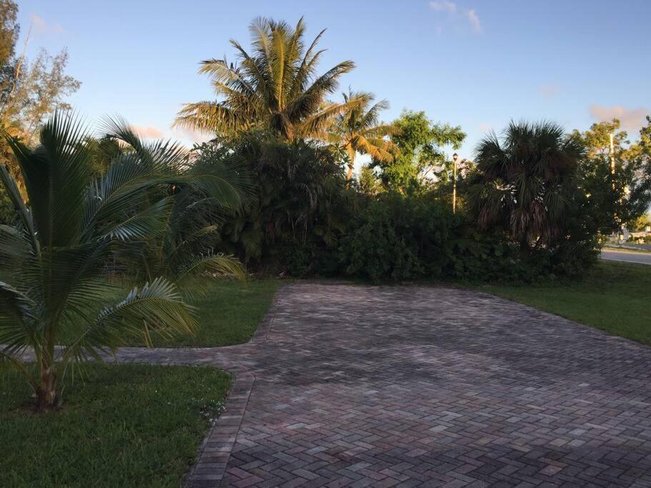 House With Pool, 10 Mins Drive To The Beach! Vila Miami Shores Exterior foto